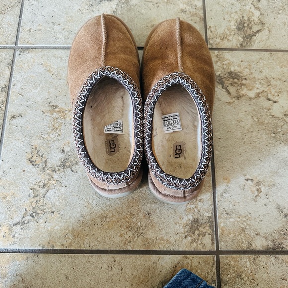 UGG Tan Suede Slip-On Clogs - Picture 4 of 9